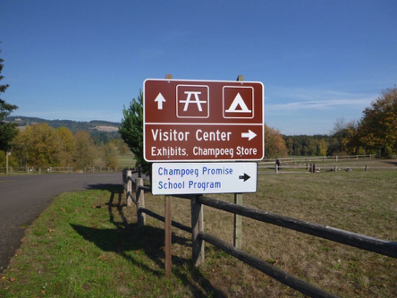 Directional sign at site entrance &ndash; visitor center to the right &ndash; straight to campground and day use areas