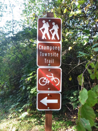 Sign at Townsite Trail &ndash; no bikes &ndash; walking trail &ndash; arrow pointing to trail