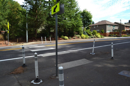 Crosswalk with no lights across Willamette Falls Drive to trailhead