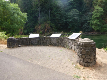 Interpretive displays on the Willamette Meteorite with overlook of river