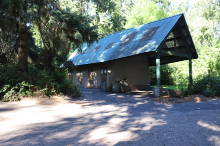 Restrooms on the Columbia River side of park - individual unisex restrooms - garbage cans - closed when freezing