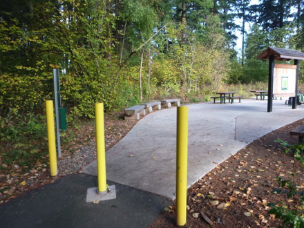 Trailhead heading west is near kiosk and benches
