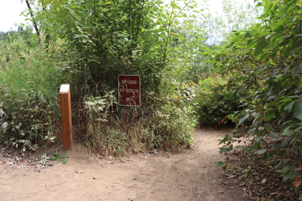Trail map &ndash; off-leash pet exercise area &ndash; steep natural surface trail to Beach and Willamette River