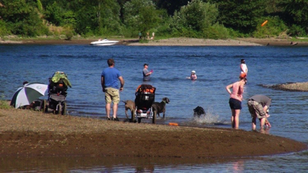 Beach and inlet at the end of the Riverside Loop trail Beach and inlet at the end of the Riverside Loop trail