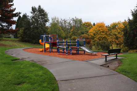 Hard surface trail &ndash; playground with bark chips &ndash; bench