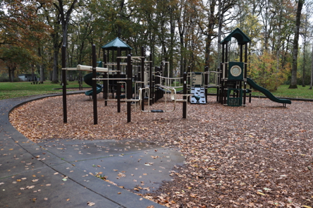 Large playground along paved trail &ndash; ramp into bark chip surface