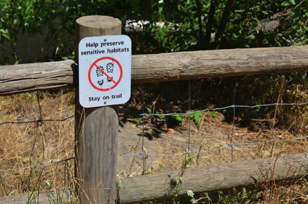 Signage: Help preserve sensitive habitats &ndash; Stay on trail