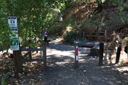 Trailhead to the Bluff Trail &ndash; seating area on stone blocks