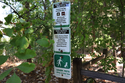 Rules at the Oaks Bottom Bluff Trail &ndash; keep dogs on leash &ndash; bicycles strictly prohibited