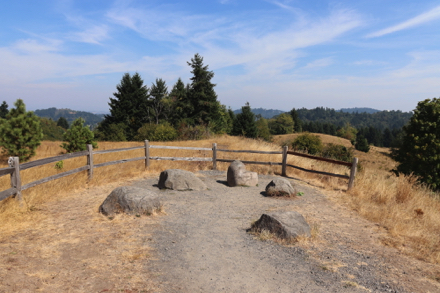 Viewpoint off Summit Lane with large rock seats &ndash; natural surface &ndash; may have loose gravel