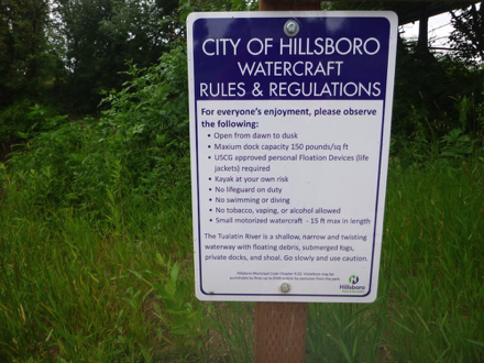 Sign &ndash; City of Hillsboro Park Regulations &ndash; closed dusk to dawn &ndash; dogs on leash &ndash; no smoking, fires, alcohol