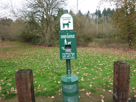 Pet waste station &ndash; dog waste bags &ndash; sign, please clean up after your dog
