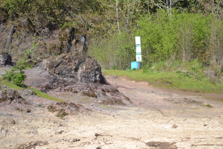 Entrance to Elk Rock Island with signage &ndash; low tide access from Spring Park