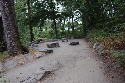 Overlook with boulders for seating &ndash; compacted gravel surface &ndash; switchback goes to Willamette River