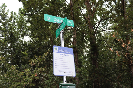 Street sign &ndash; SE Sparrow St. & SE 19th Ave &ndash; Spring Park rules