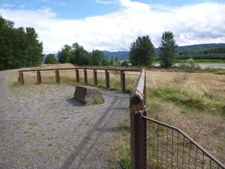 Viewpoint from the Columbia River Dike Trail with a boulder for seating &ndash; view of Columbia River