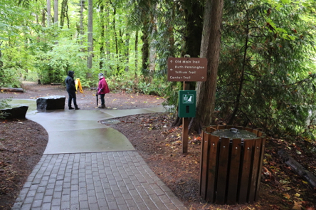 Trailhead off Friends Circle &ndash; trash can and doggie bags &ndash; leads to trail junction &ndash; directional signage