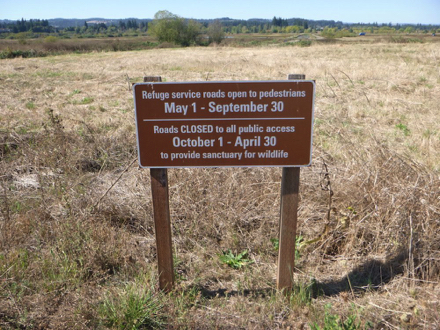 Refuge service road open to pedestrians May 1 - Sept 30 - Road closed to all public access Oct 1 - April  30